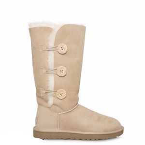 Best 25+ Deals for Ugg Bailey Button Triplet | Poshmark